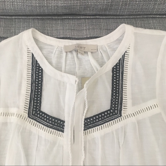 💌 Ann Taylor white embroidered peasant top - Picture 6 of 6